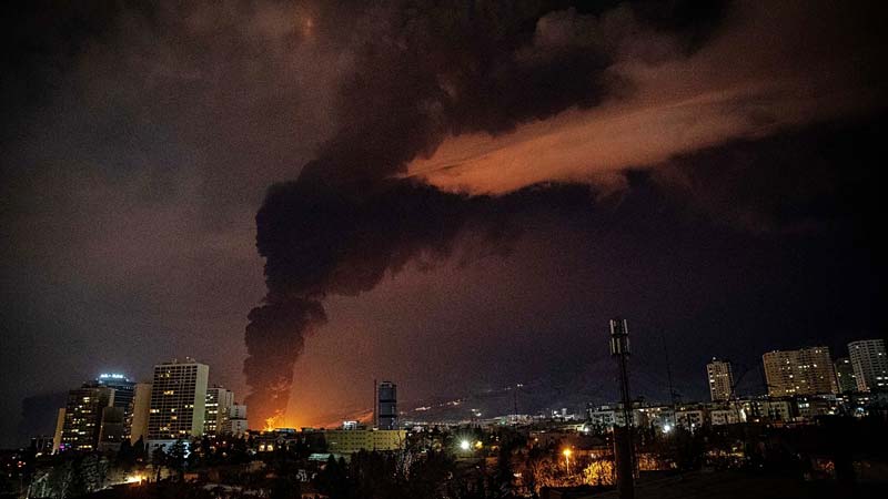 Irán lanza misiles modernos contra Israel y una instalación militar de EE.UU.