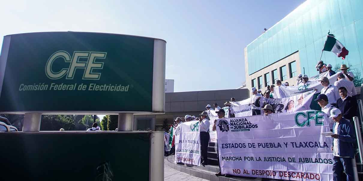 Protestan jubilados de la CFE