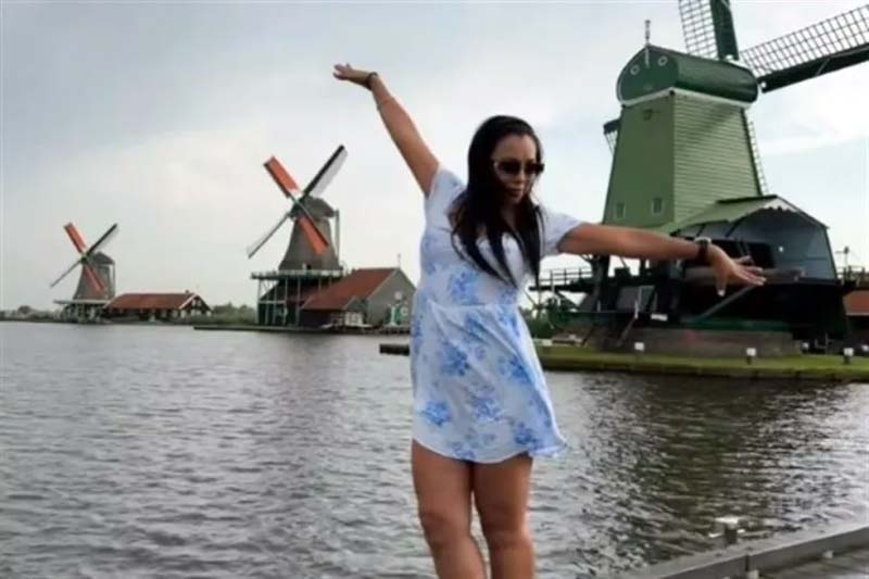 la diputada de Morena Sandra Anaya presume sus vacaciones en la Muralla China