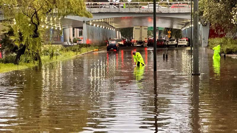 Lluvia colapsa sur de la CDMX; inunda Hospital Psiquiátrico de San Fernando