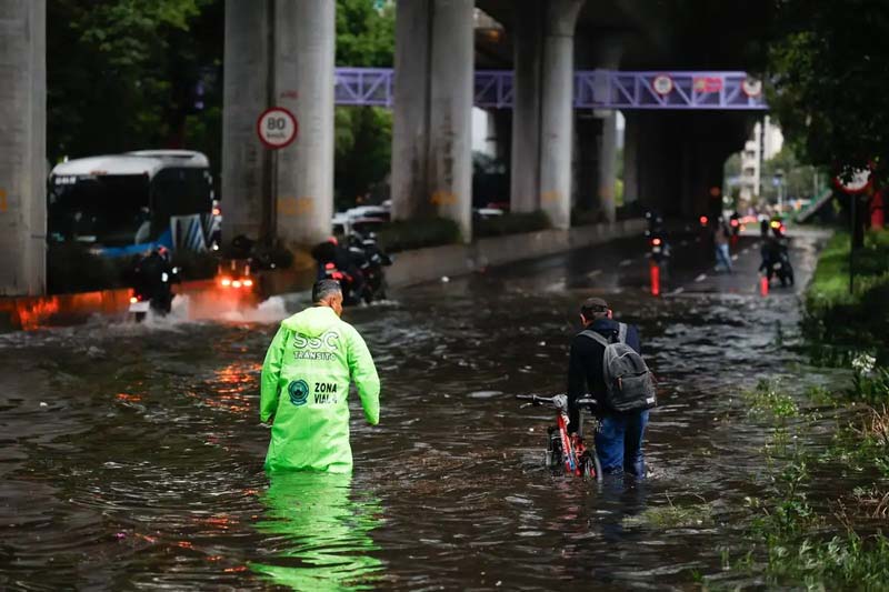 Lluvia colapsa sur de la CDMX; inunda Hospital Psiquiátrico de San Fernando