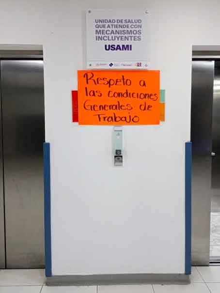 Manifestación del personal del Hospital General de Cholula CIERRA PERIFÉRICO; exigen mejores condiciones laborales