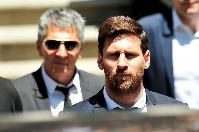 Jorge Messi (atrás) fue un apoyo constante en la carrera de su hijo Lionel.