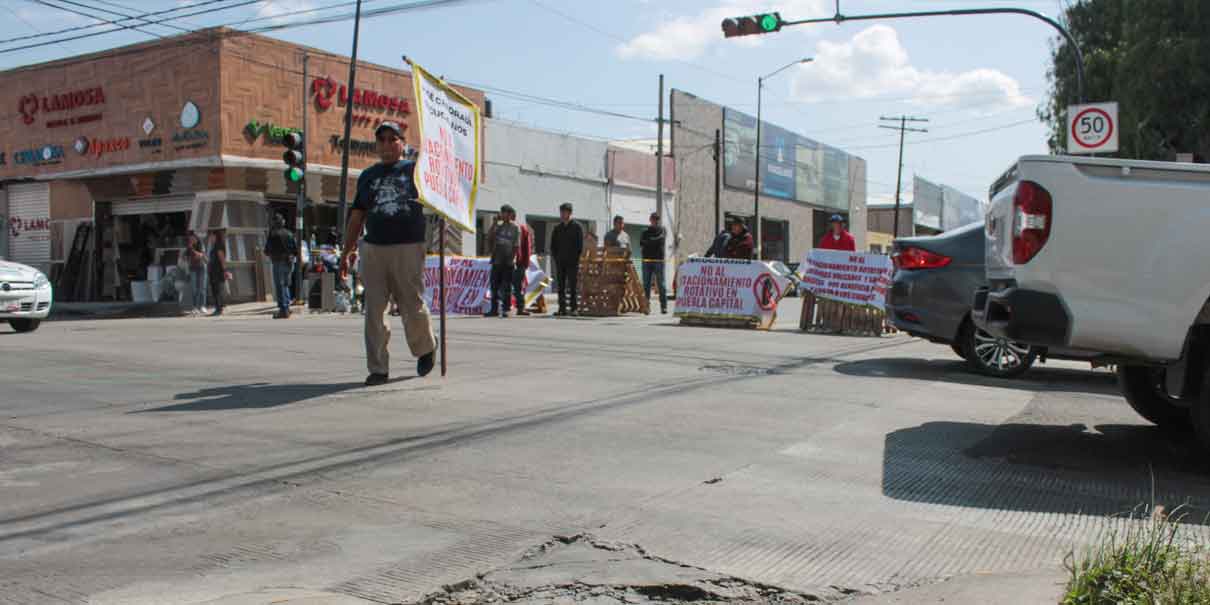 Otra protesta contra los Parquímetros, vecinos cerraron el bulevar Atlixco