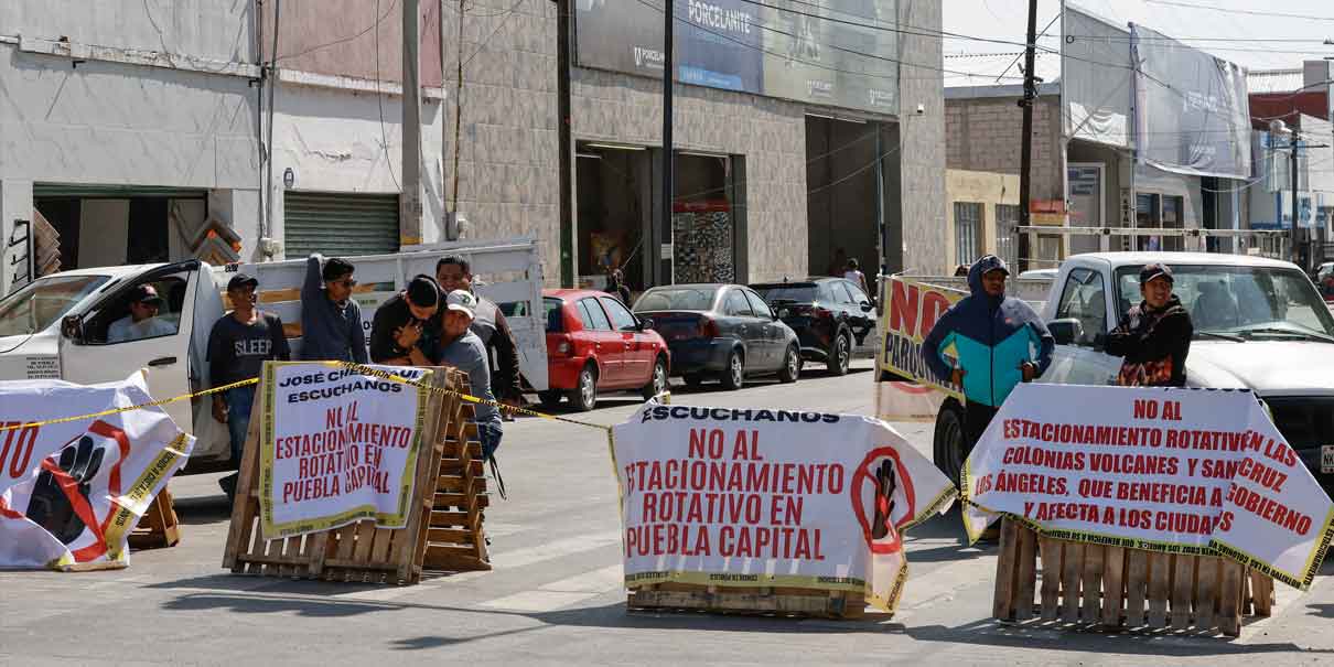 Otra protesta contra los Parquímetros, vecinos cerraron el bulevar Atlixco