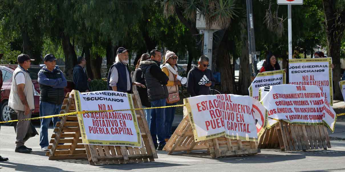 Otra protesta contra los Parquímetros, vecinos cerraron el bulevar Atlixco