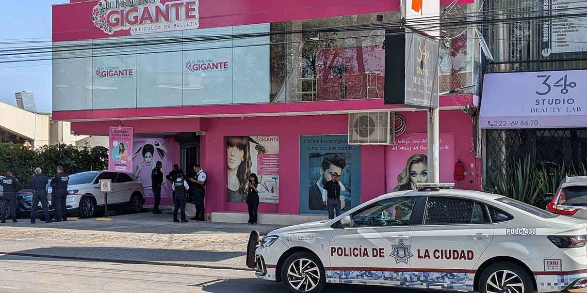 Muere policía auxiliar frente a comercio