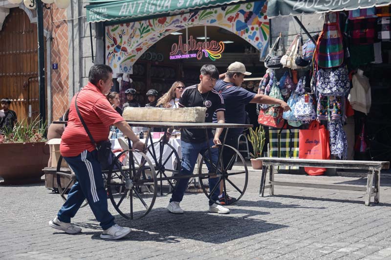 Puebla busca recuperar orden turístico en la Calle de los Dulces