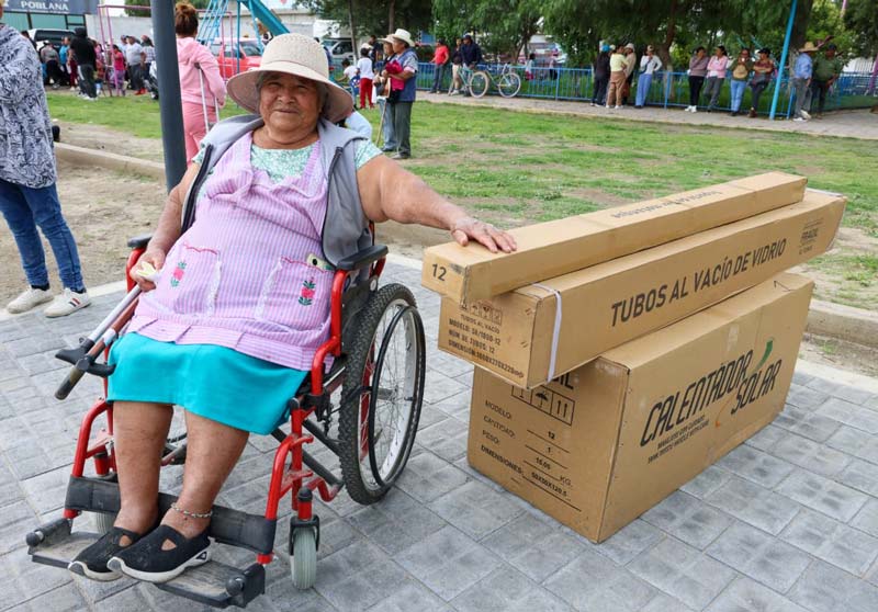 Puebla fortalece el desarrollo comunitario: entregan apoyos, obras y Becas de Conectividad en San José Ozumba