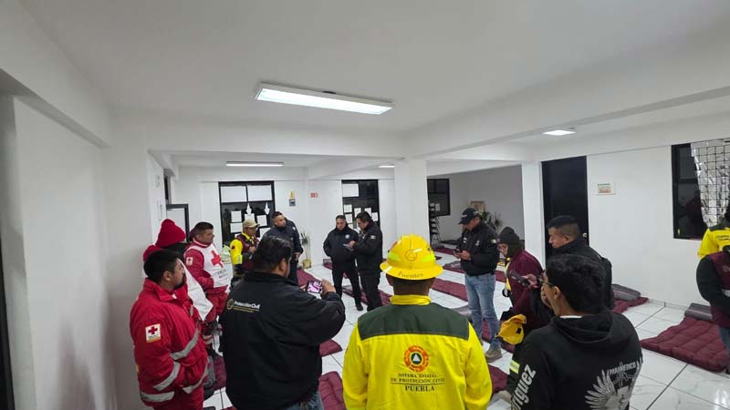 Quimixtlán: rescatan con vida a dos personas tras accidente en zona montañosa