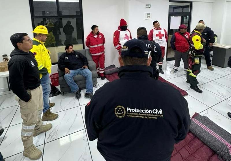 Quimixtlán: rescatan con vida a dos personas tras accidente en zona montañosa