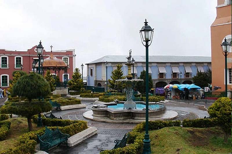 Real del Monte, antiguamente Maghotsi, debe su nombre otomí a su ubicación entre las montañas.