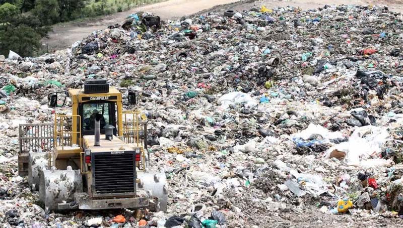 Renuevan acuerdo para que 8 municipios tiren basura en relleno de Chiltepeque