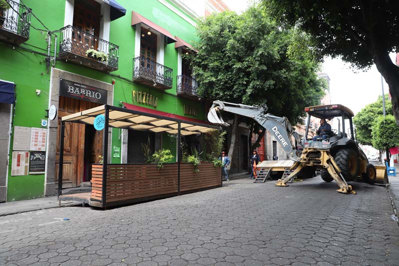 Retiran 7 Parklets del centro, bares los utilizaban como “cantinas” 