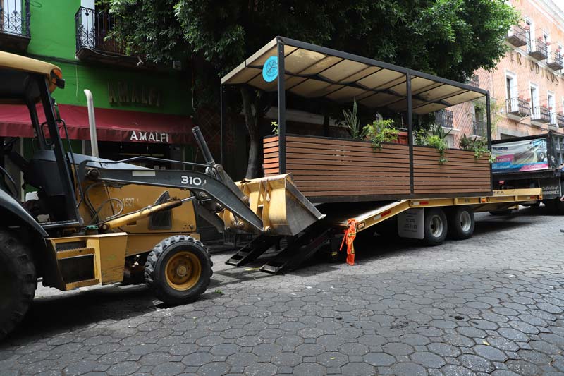 Retiran 7 Parklets del centro, bares los utilizaban como “cantinas” 