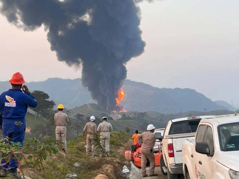 Incendio fuera de control en pozo petrolero Karem 1 en Veracruz; evacúan a pobladores