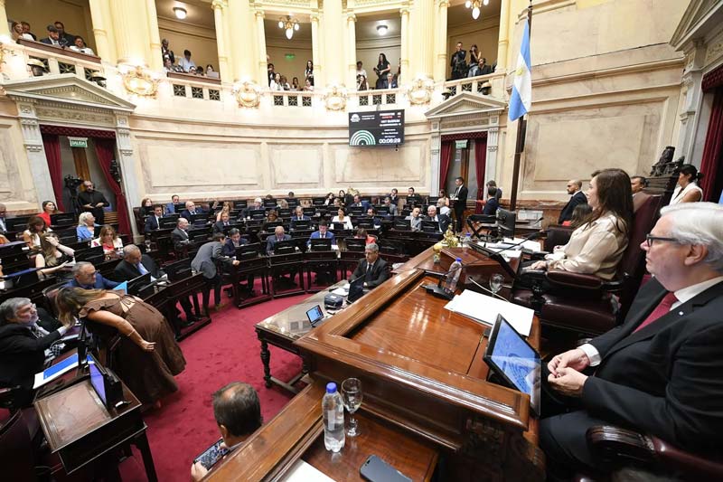 Senado argentino aprueba reforma laboral de Milei en medio de protestas y disturbios