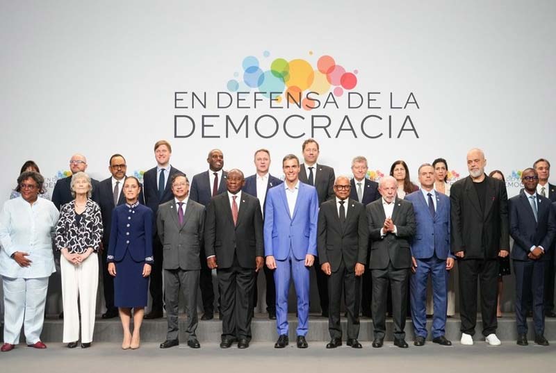 Sheinbaum defiende la democracia y la soberanía en cumbre internacional2.jpg