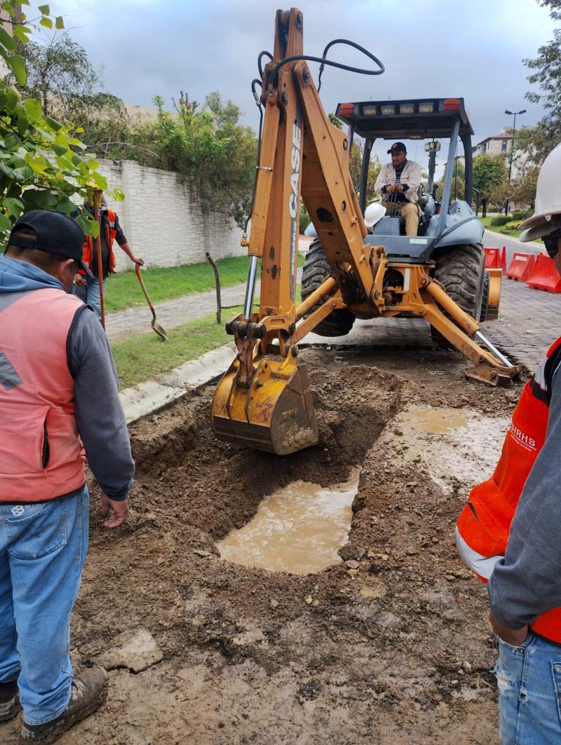 Sin agua en Lomas de Angelópolis: reparan fuga en línea 28 de Agua de Puebla