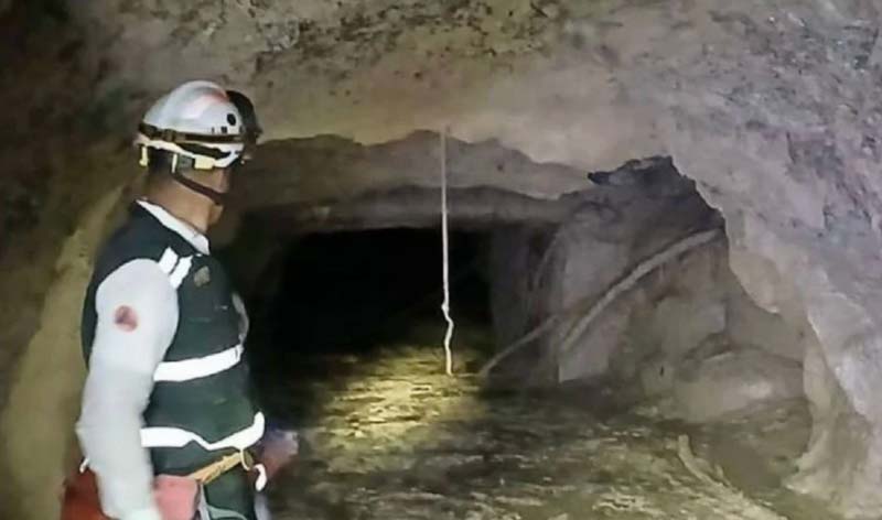 Sinaloa: logran rescatar a primer minero y buscan a tres más