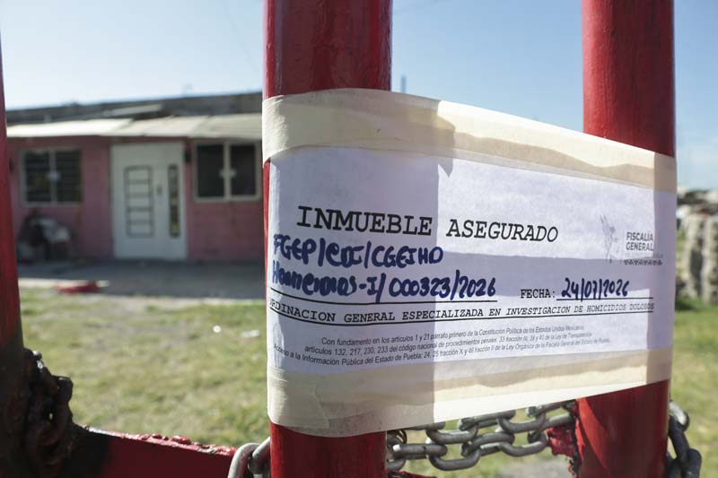 La Fiscalía General del Estado de Puebla aseguró el inmueble donde ocurrió el homicidio y mantiene las investigaciones para esclarecer el crimen y ubicar a los responsables