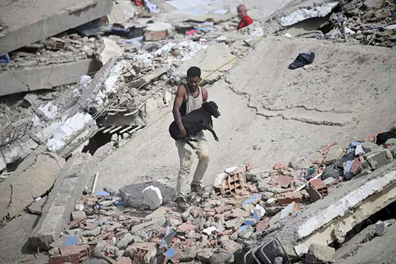 Suman 235 muertos por los terremotos en Venezuela, miles de heridos y cientos siguen atrapados