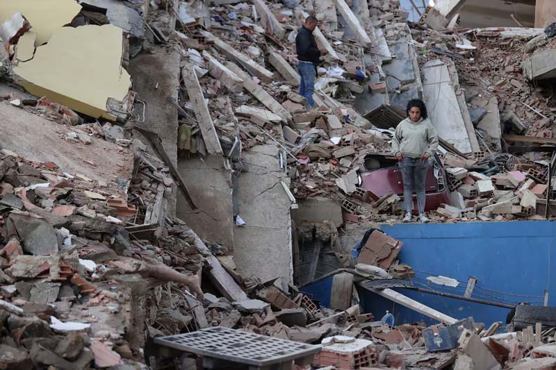Suman 235 muertos por los terremotos en Venezuela, miles de heridos y cientos siguen atrapados