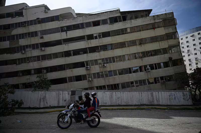 Suman 235 muertos por los terremotos en Venezuela, miles de heridos y cientos siguen atrapados