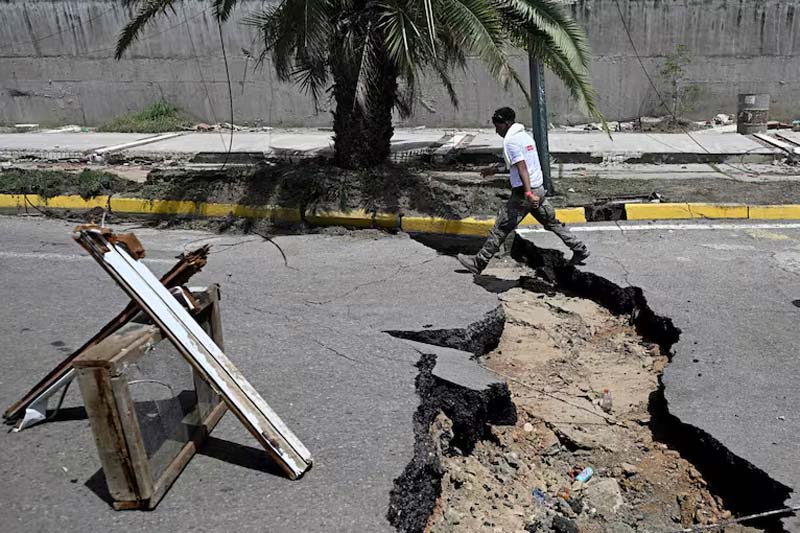Suman 235 muertos por los terremotos en Venezuela, miles de heridos y cientos siguen atrapados