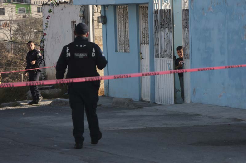 Tiran cuerpo embolsado con advertencias en Xochimehuacán