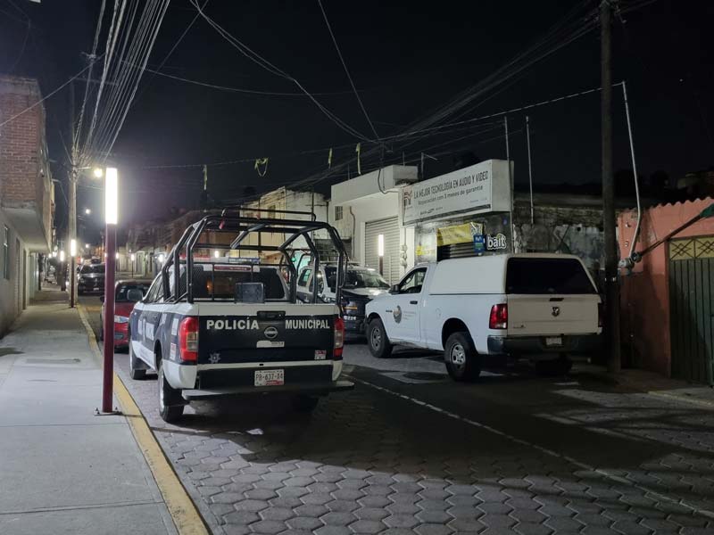 Tiran cuerpo embolsado con advertencias en Xochimehuacán