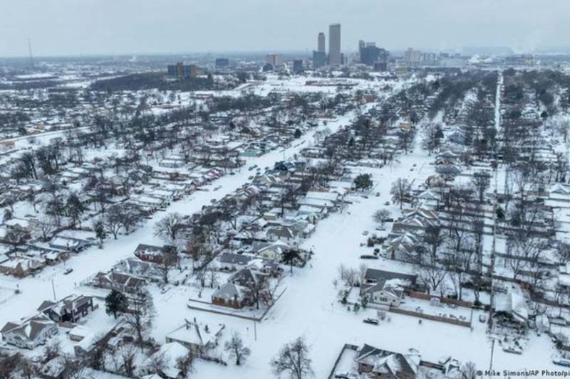 Tormenta invernal deja apagones y suspende miles de vuelos en EE. UU