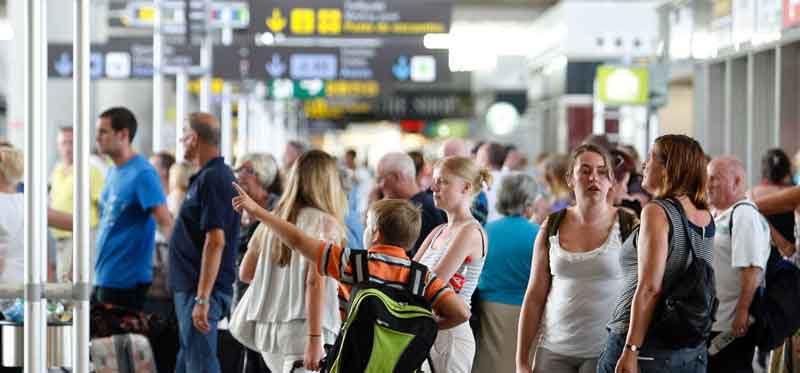 Aumenta la llegada de turistas a México, pero cae el ingreso de divisas