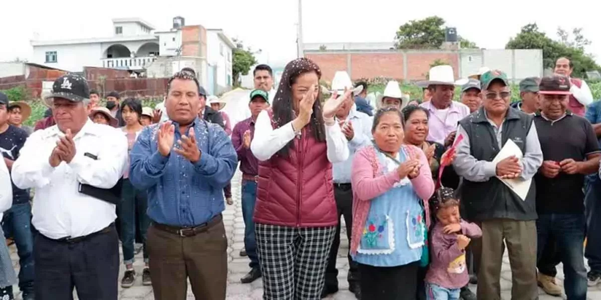 Ariadna Ayala entregó obras de pavimentación en Ocotepec, Huixaxtla y la colonia El Popo