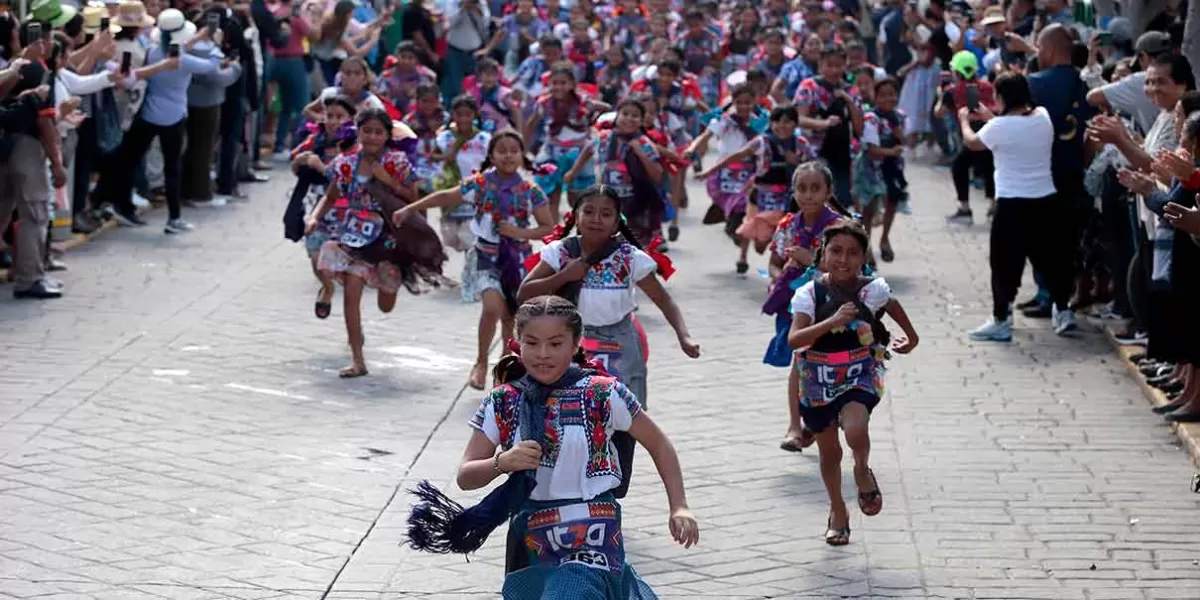 Se realiza la tradicional Carrera de la Tortilla en Coapan; niña de 12 años fue la ganadora