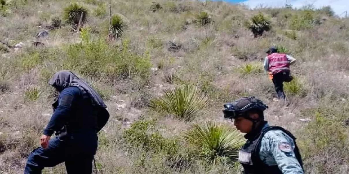 Familiares buscan a desaparecidos en el cerro del Monumento en Tecamachalco