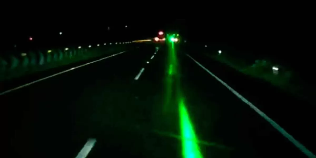 Captan en VIDEO a delincuentes usando láser para asaltar a conductores en Cumbres de Maltrata