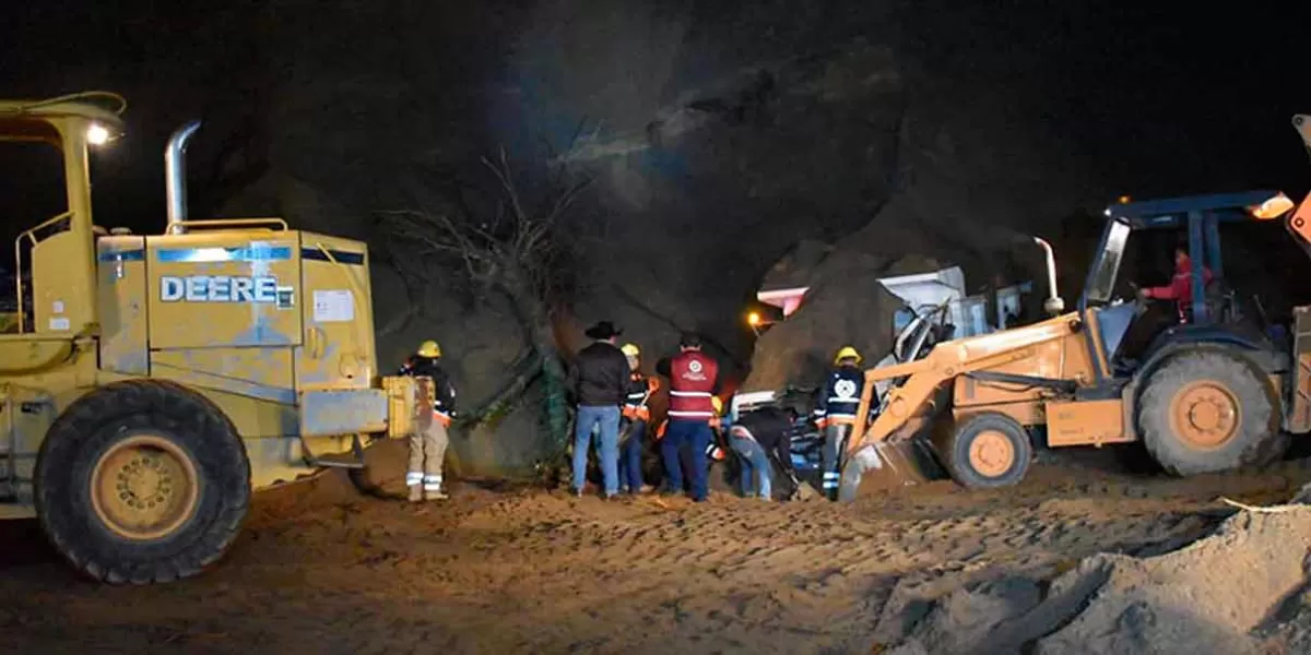 Murió trabajador sepultado por banco de arena en Tlatlauquitepec