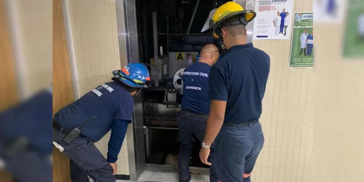 Quedan atrapadas 7 personas al fallar elevador del IMSS en Monclova, Coahuila