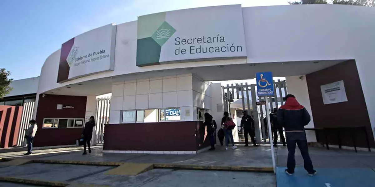 Frente Nacional por la Familia en Puebla exigen a la SEP no distribuir los libros de texto