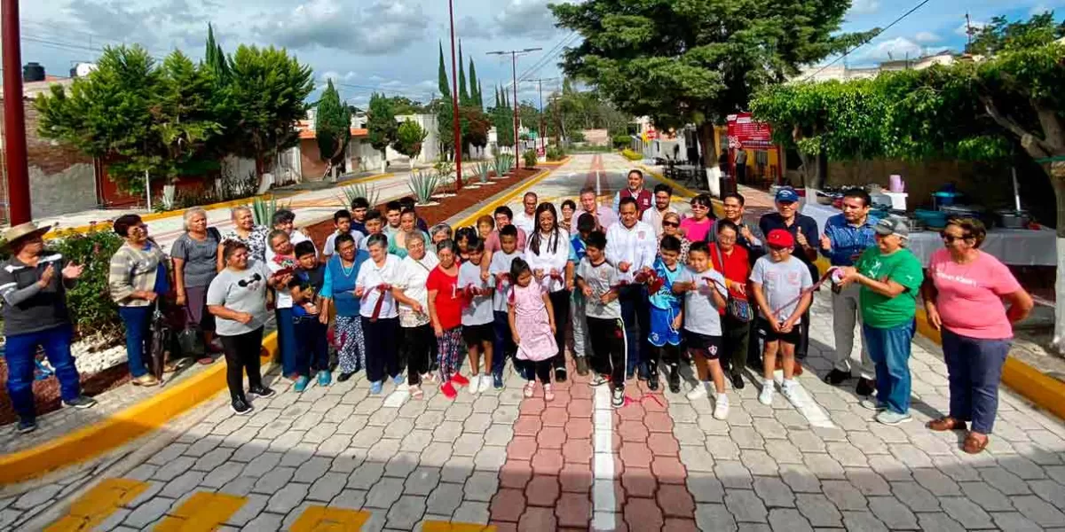 Habitantes de Metepec, Atlixco, recibió renovada calle adoquinada 