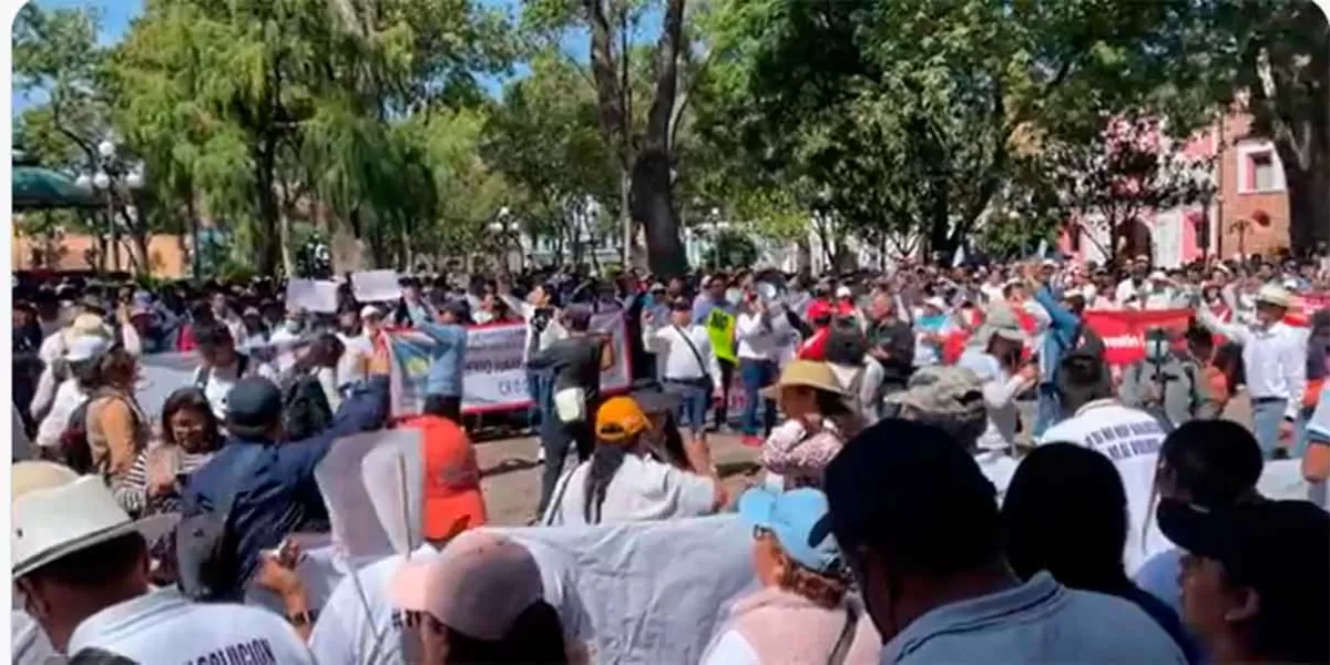 Pobladores, activistas y colectivos de Tlaxcala exigen cuentas a Lorena Cuéllar con mega marcha