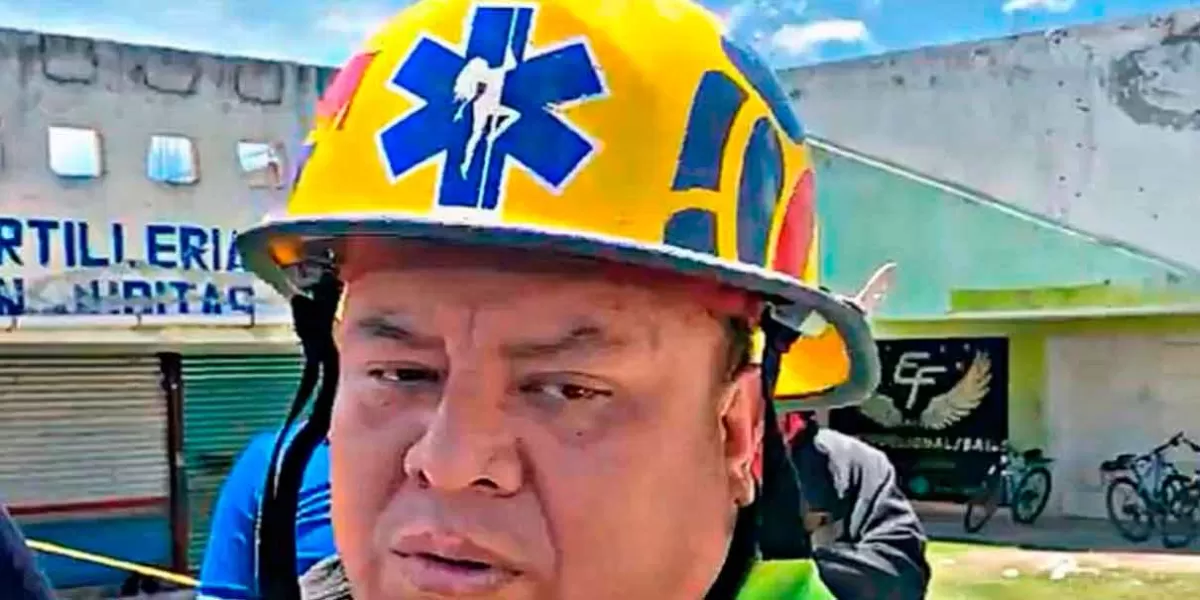 Bailarina exótica aparece en el casco de funcionario de Protección Civil de Tlaxcala