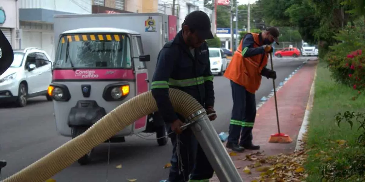 Dan mantenimiento a avenida y ciclopista de la 14 Sur en la capital poblana