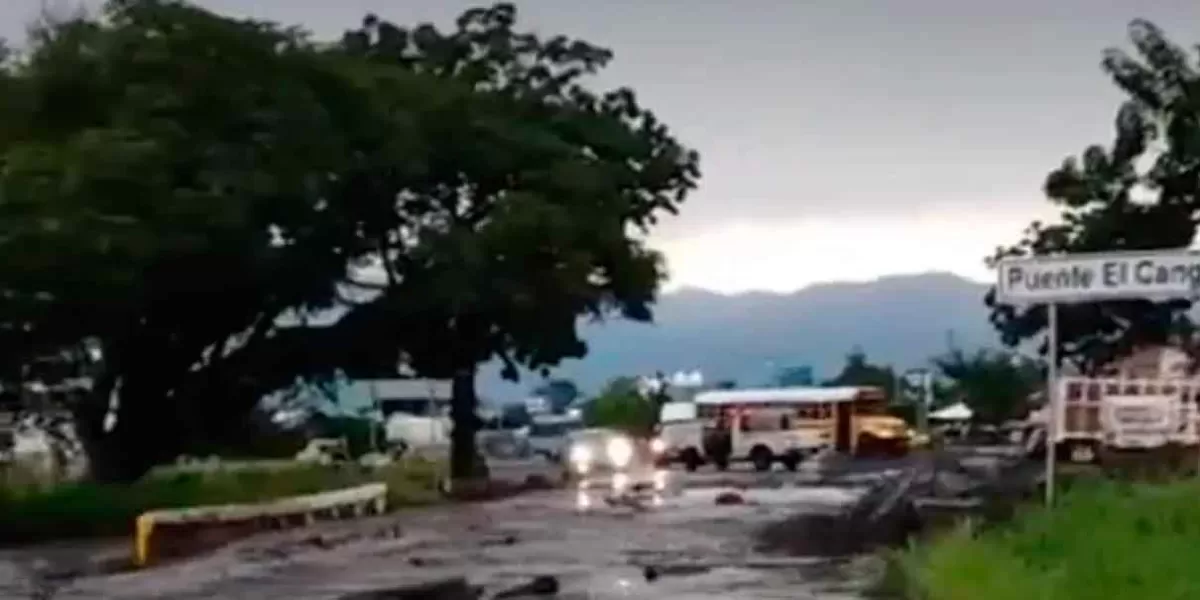 Se desbordó río en Autlán de Navarro, Jalisco; hay 9 desaparecidos y 7 muertos