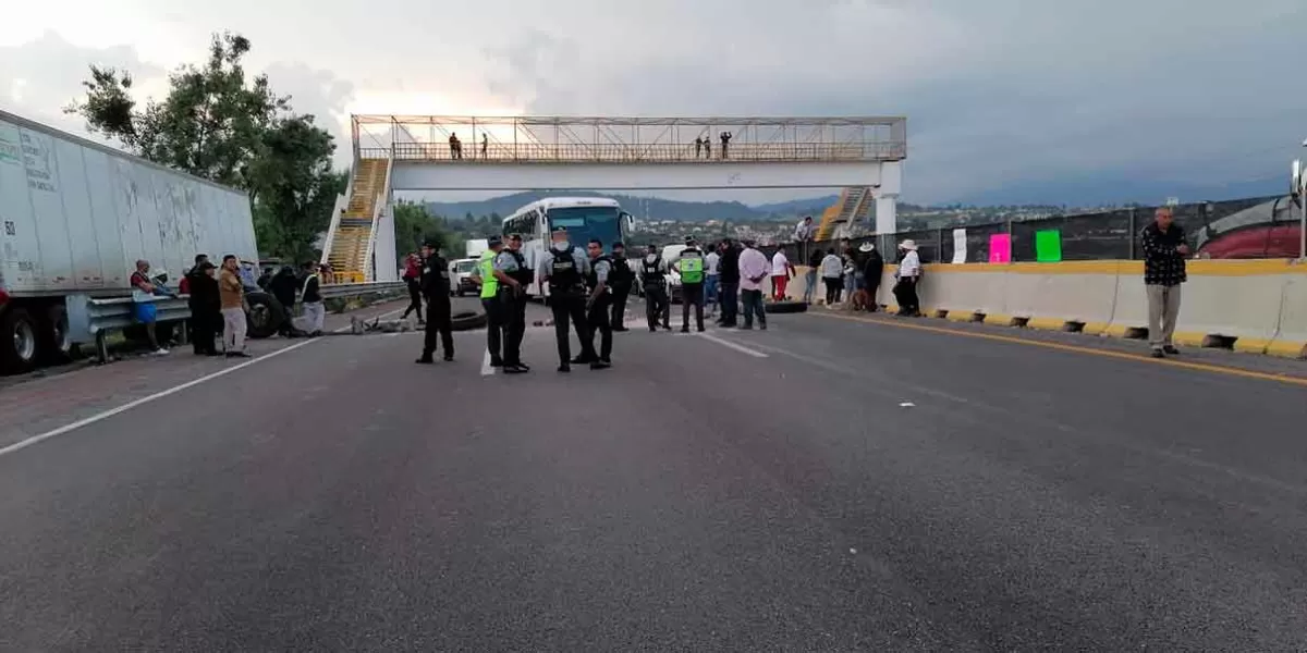 Dos detenidos por bloqueo en la México-Puebla; incitaron a la población de Tlahuapan