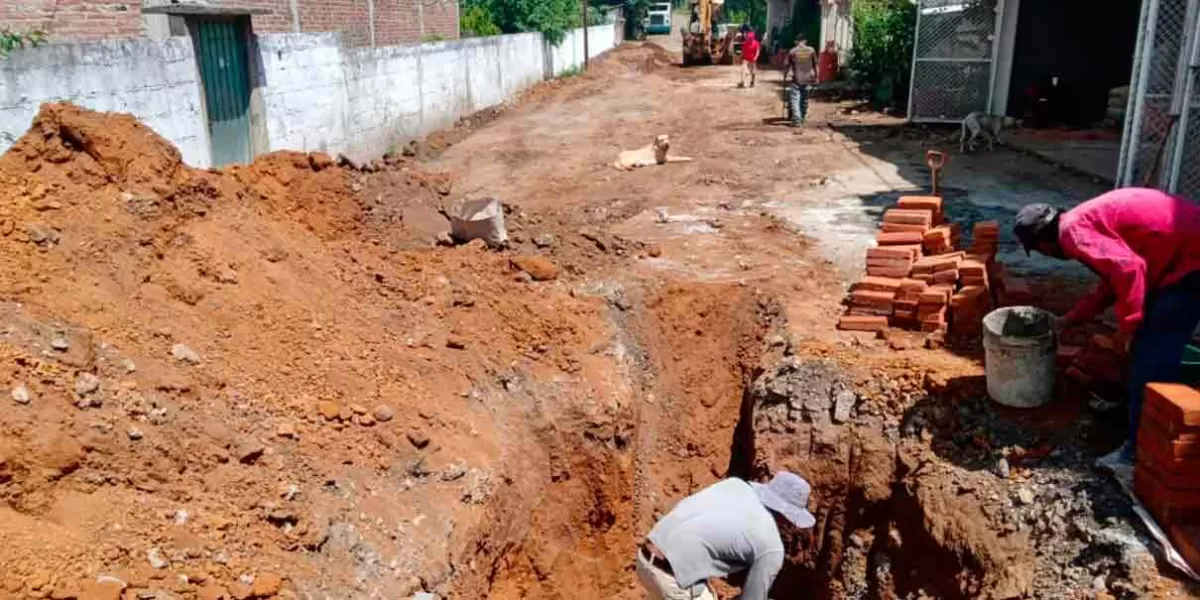 Rogelio López supervisó avance de obras de pavimentación en Las Colonias de Hidalgo, Huauchinango