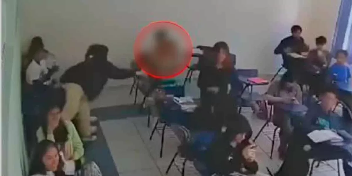 En Pachuca, alumno aplica “llave china” a su compañera en salón de clases y se desmaya