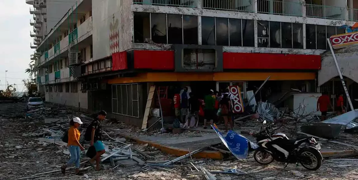 Sufre Acapulco desabasto de alimentos y agua potable; hay saqueos a centros comerciales y tiendas de conveniencia