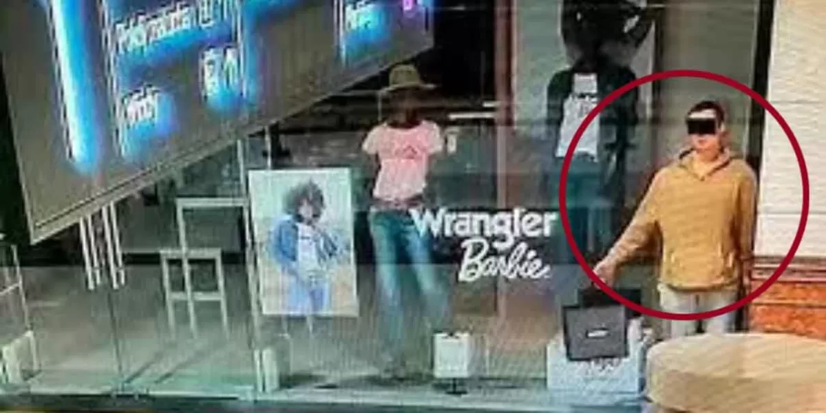 VIDEO. Ladrón se hace pasar por maniquí para ATRACAR tiendas en centro comercial